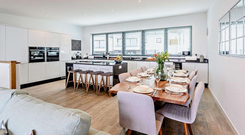 Photo of 5 Bed in Westward Ho