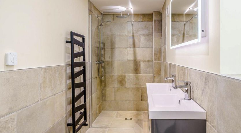 Photo of 5 Bed in Embleton