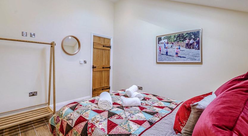 Photo of 5 Bed in Embleton