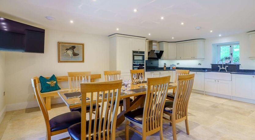 Photo of 5 Bed in Embleton