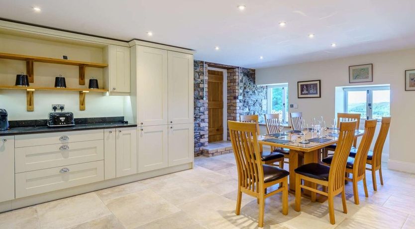 Photo of 5 Bed in Embleton