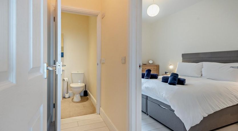 Photo of 1 Bed in Tenby