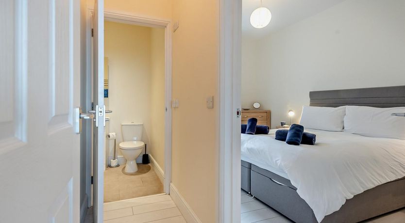 Photo of 1 Bed in Tenby
