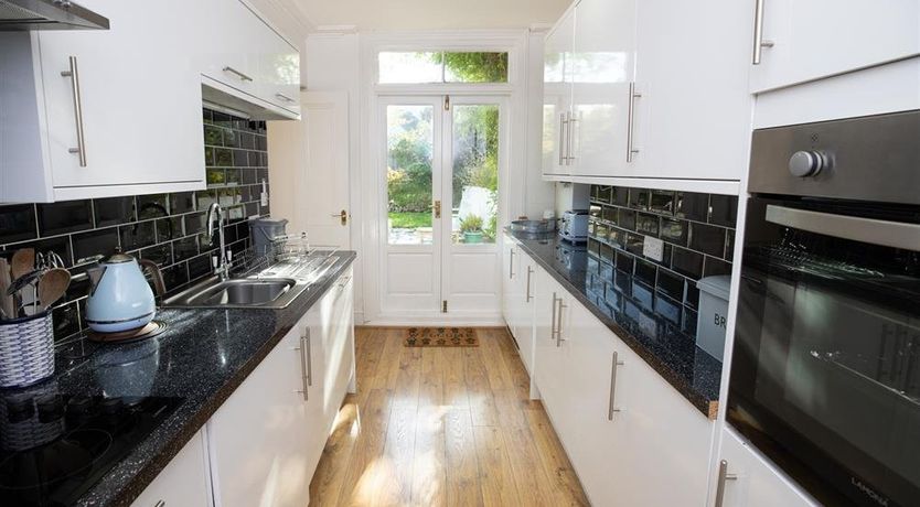 Photo of 3 Bed in Tenby