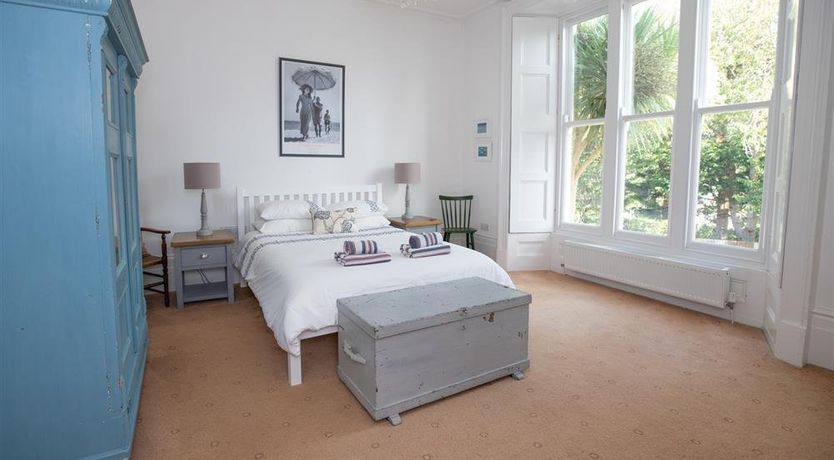 Photo of 3 Bed in Tenby