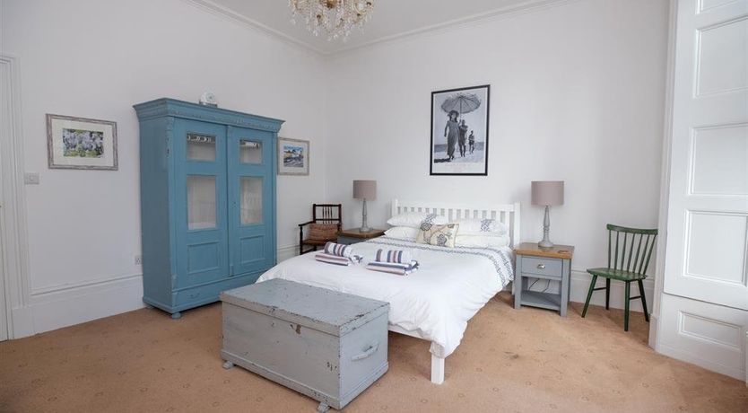 Photo of 3 Bed in Tenby