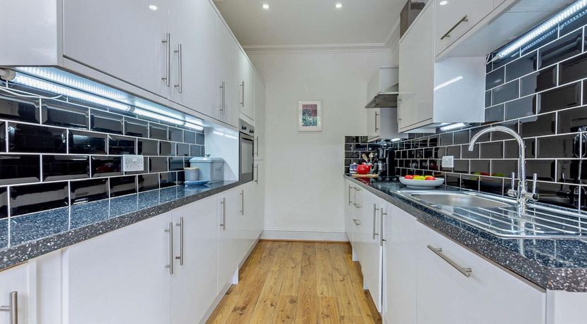 Photo of 3 Bed in Tenby