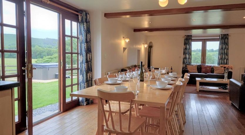 Photo of 6 Bed in Cynghordy