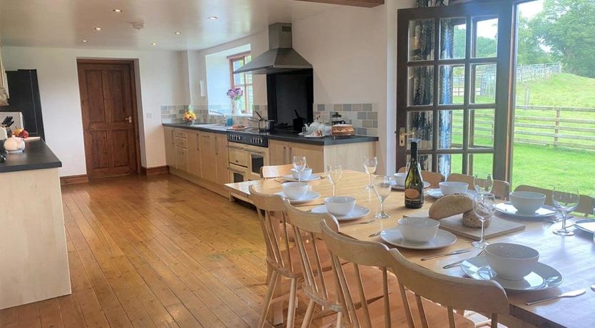 Photo of 6 Bed in Cynghordy