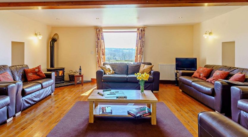 Photo of 6 Bed in Cynghordy