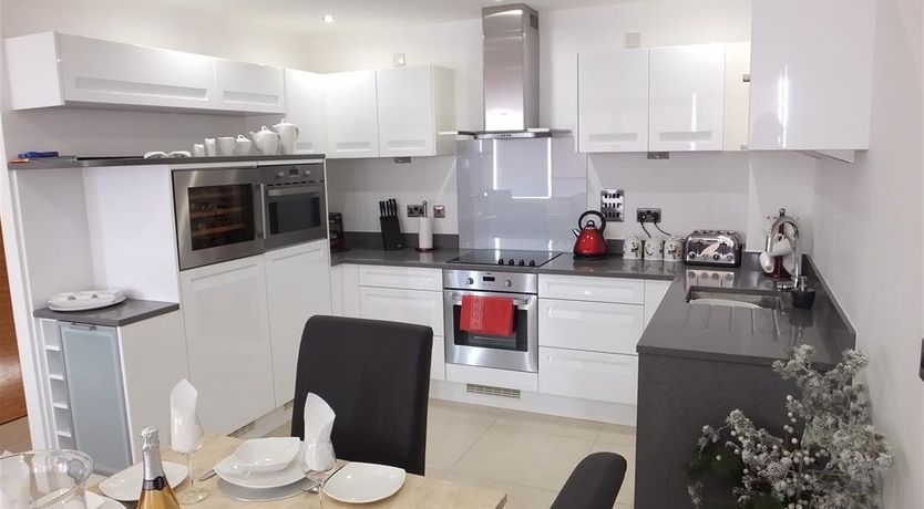 Photo of 2 Bed in Tenby