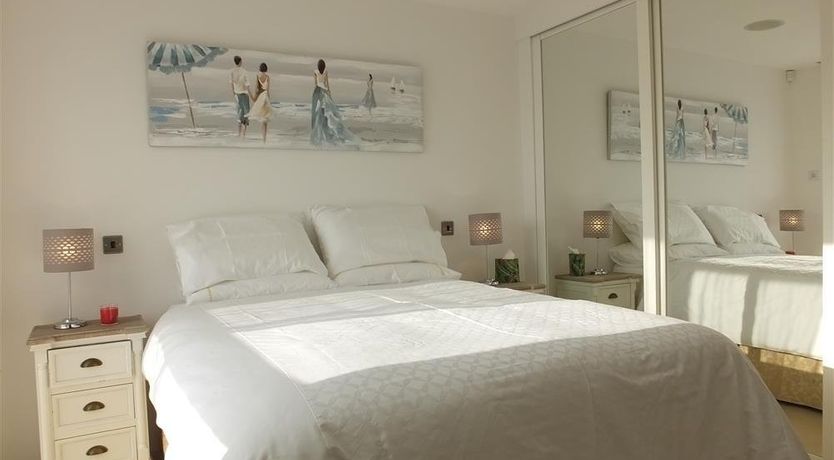 Photo of 2 Bed in Tenby