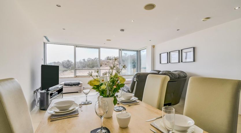 Photo of 2 Bed in Tenby