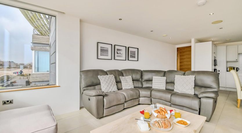 Photo of 2 Bed in Tenby