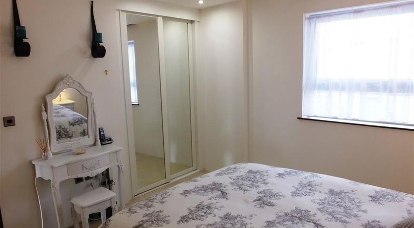 Photo of 2 Bed in Tenby