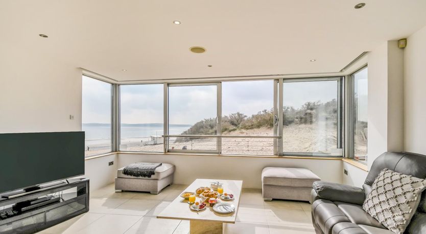 Photo of 2 Bed in Tenby