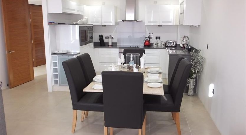 Photo of 2 Bed in Tenby