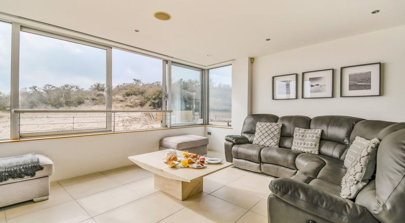 Photo of 2 Bed in Tenby
