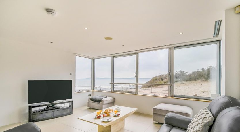 Photo of 2 Bed in Tenby