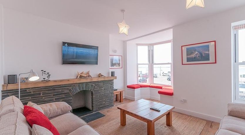 Photo of 4 Bed in Aberdovey