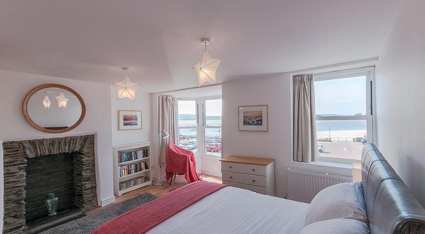 Photo of 4 Bed in Aberdovey