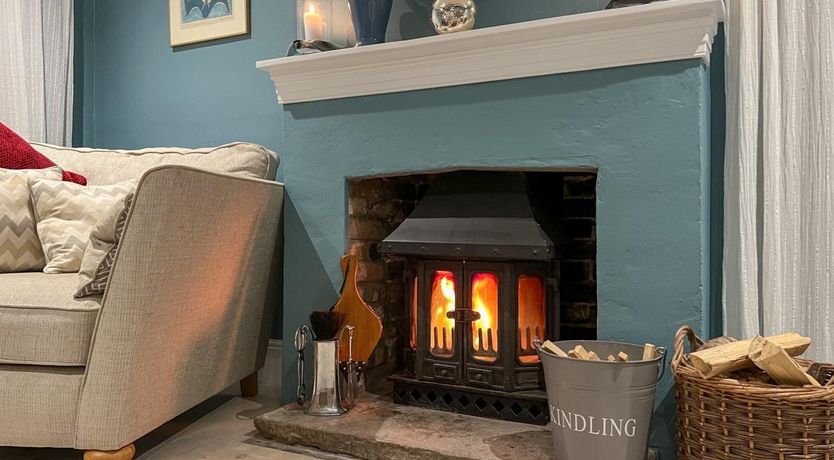 Photo of 5 Bed in Winfrith Newburgh