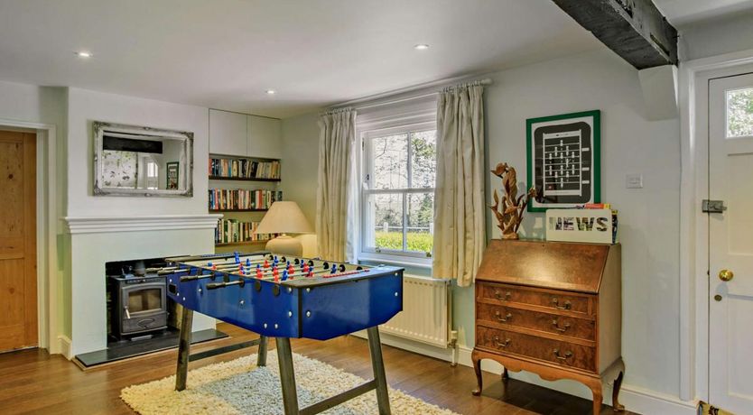 Photo of 5 Bed in Winfrith Newburgh