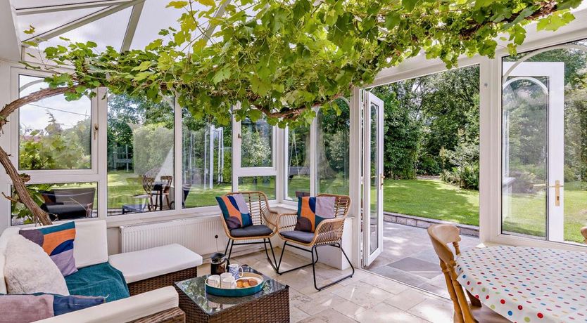 Photo of 5 Bed in Winfrith Newburgh