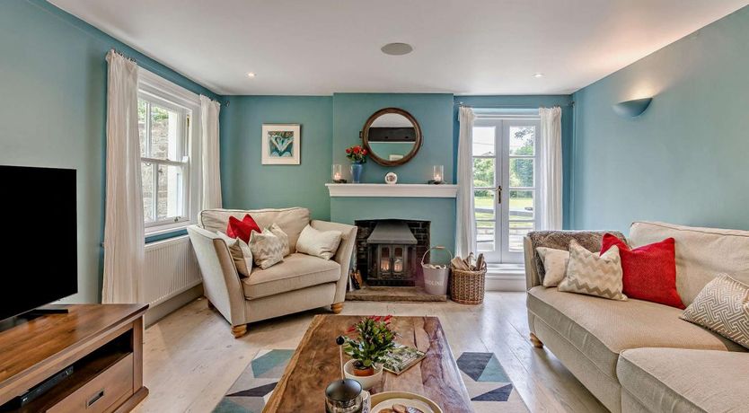 Photo of 5 Bed in Winfrith Newburgh