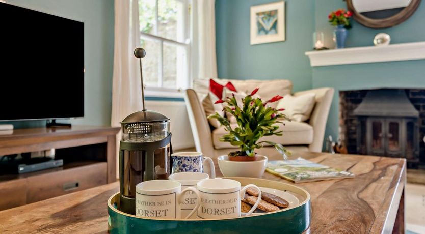 Photo of 5 Bed in Winfrith Newburgh