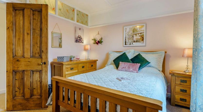 Photo of 3 Bed in Wroxall