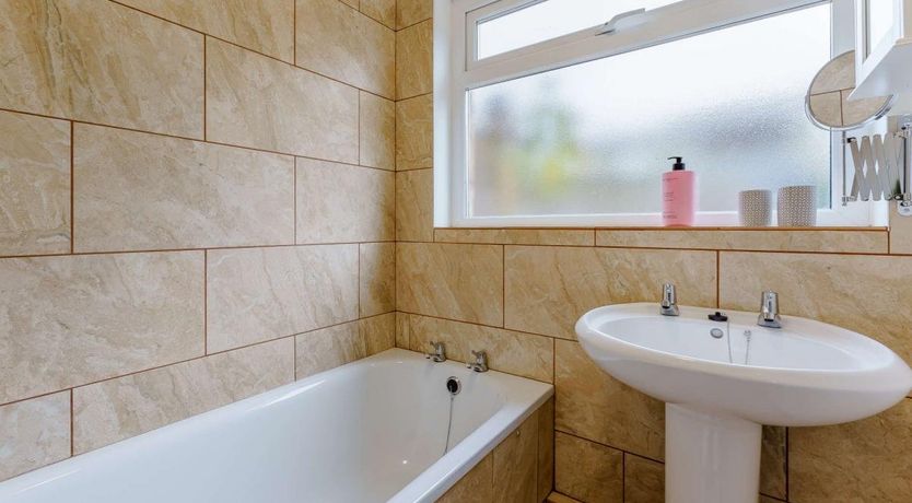 Photo of 3 Bed in Wroxall