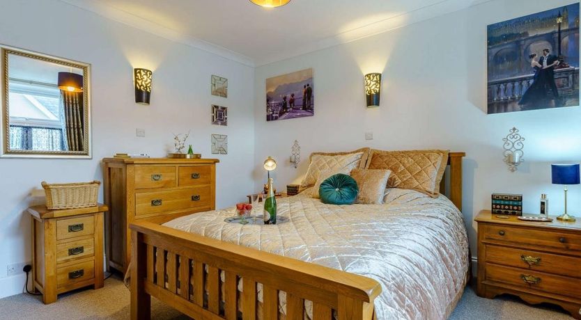 Photo of 3 Bed in Wroxall