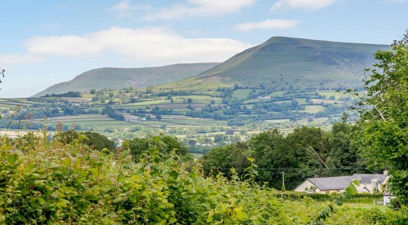 Photo of 6 Bed in Pennorth