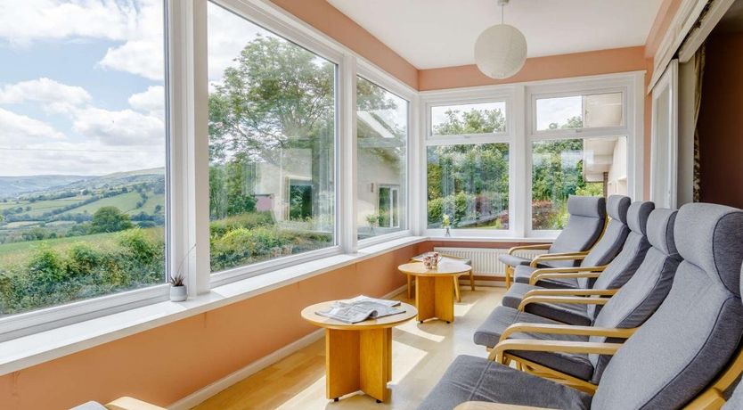 Photo of 6 Bed in Pennorth