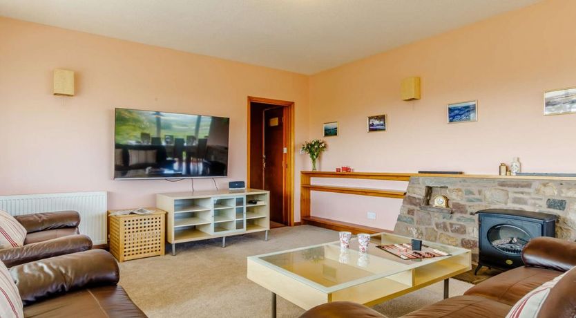 Photo of 6 Bed in Pennorth