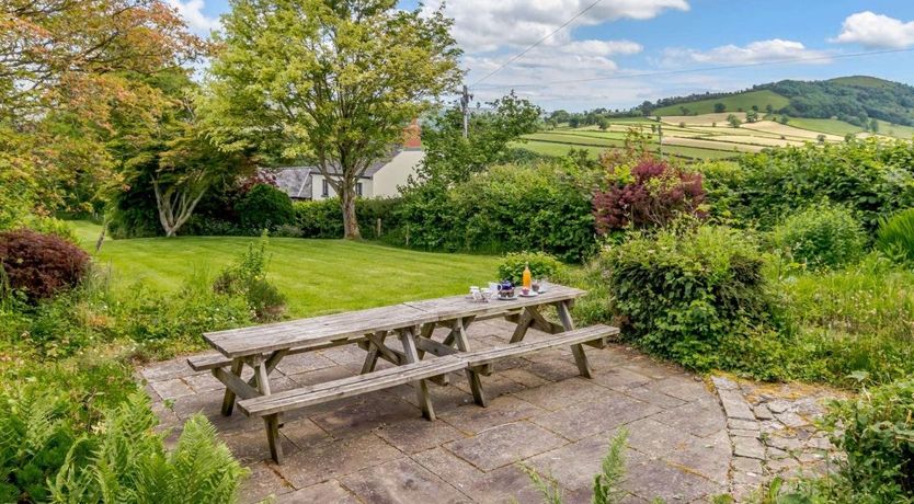 Photo of 6 Bed in Pennorth