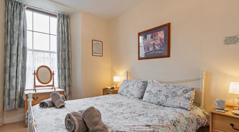 Photo of 2 Bed in Tenby