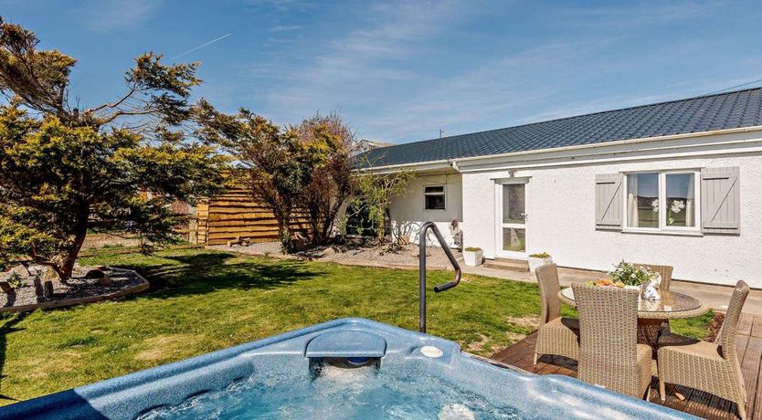 Photo of 2 Bed in Caergeiliog