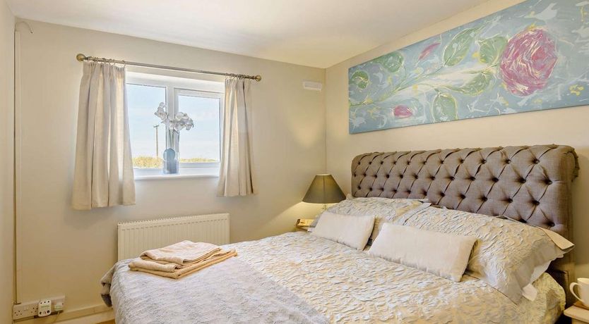 Photo of 2 Bed in Caergeiliog