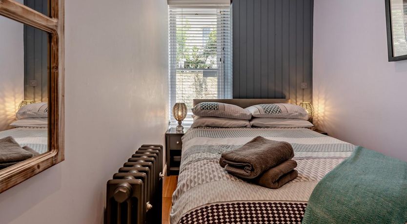 Photo of 2 Bed in Tenby