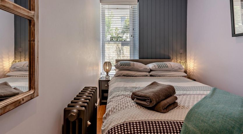 Photo of 2 Bed in Tenby