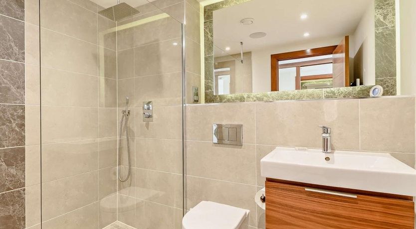 Photo of 2 Bed in Tenby