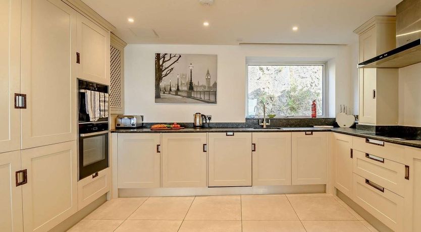 Photo of 2 Bed in Tenby