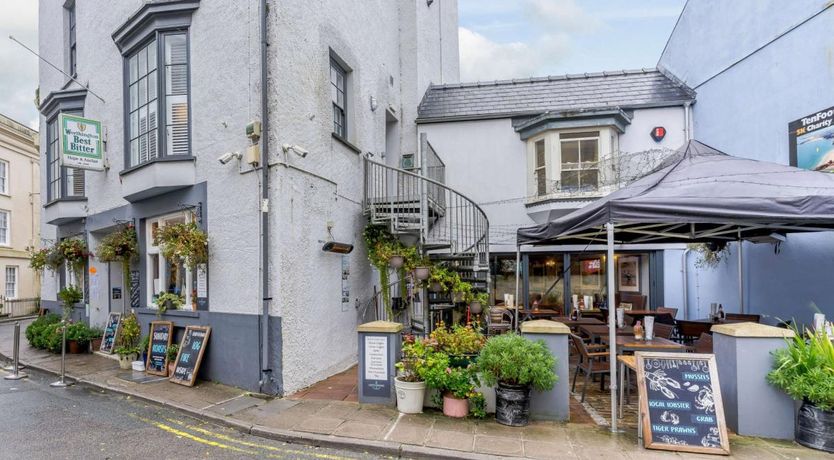 Photo of 1 Bed in Tenby