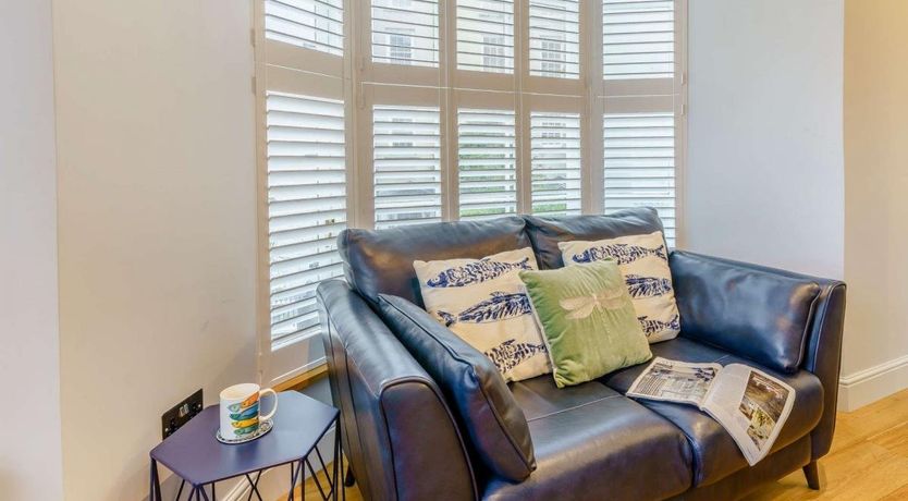 Photo of 1 Bed in Tenby