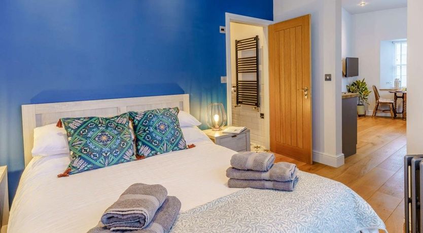 Photo of 1 Bed in Tenby