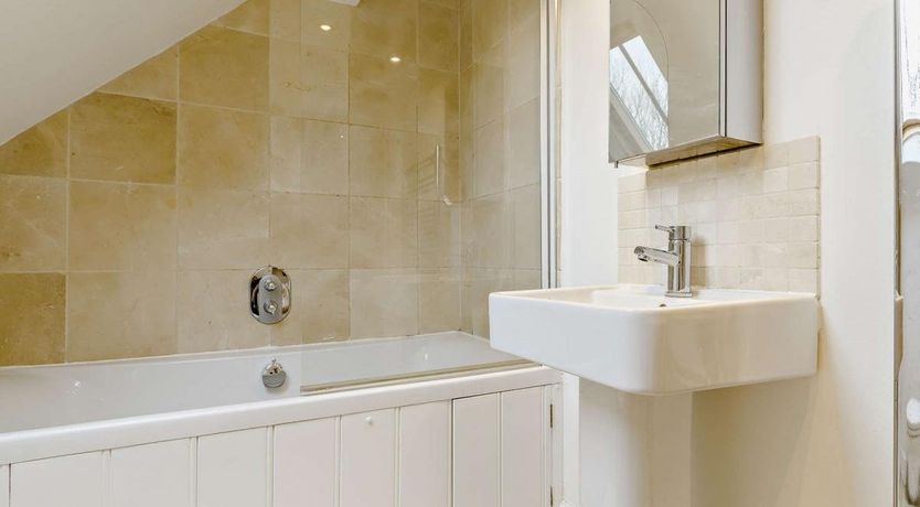 Photo of 2 Bed in Ashford in the Water