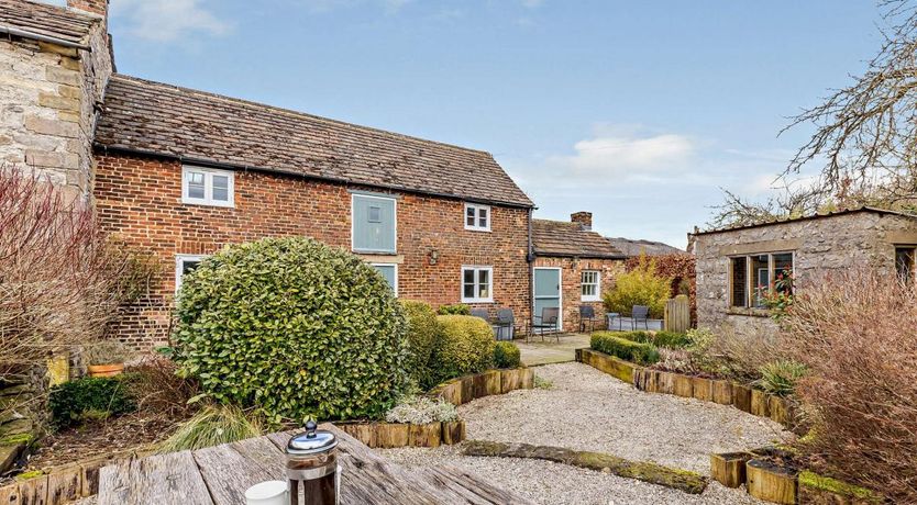 Photo of 2 Bed in Ashford in the Water