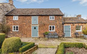 Photo of Cottage in Derbyshire